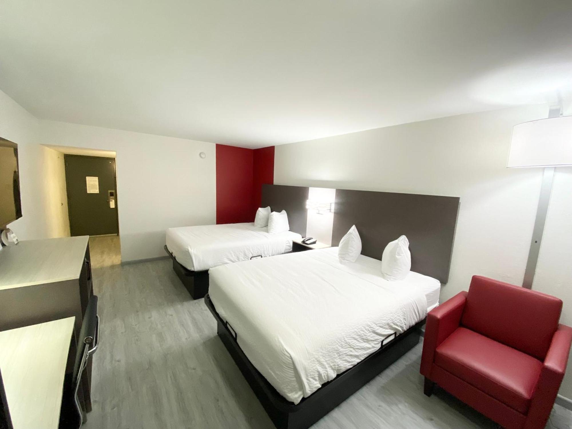 Hotel Ramada By Wyndham Tuscaloosa Esterno foto