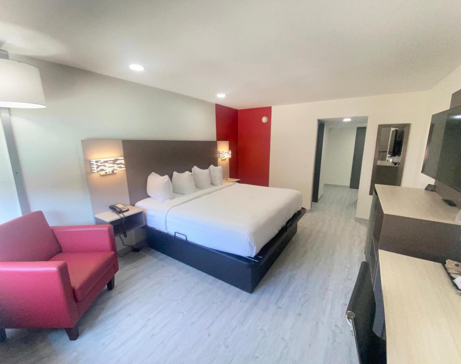 Hotel Ramada By Wyndham Tuscaloosa Esterno foto