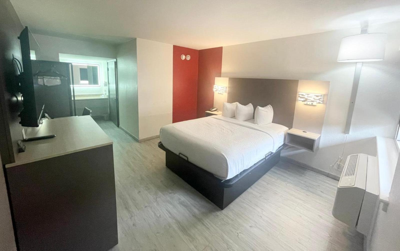 Hotel Ramada By Wyndham Tuscaloosa Esterno foto
