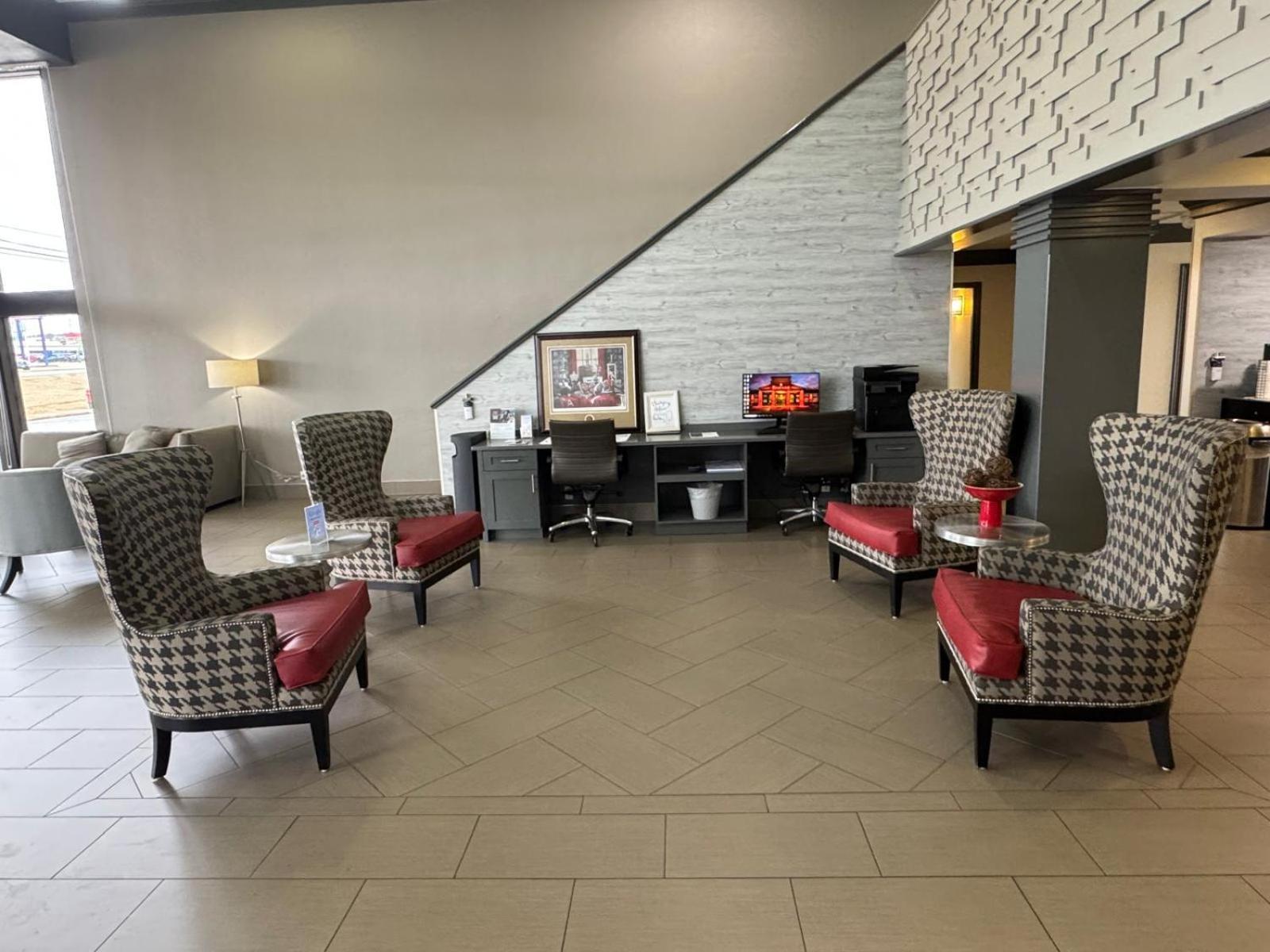 Hotel Ramada By Wyndham Tuscaloosa Esterno foto