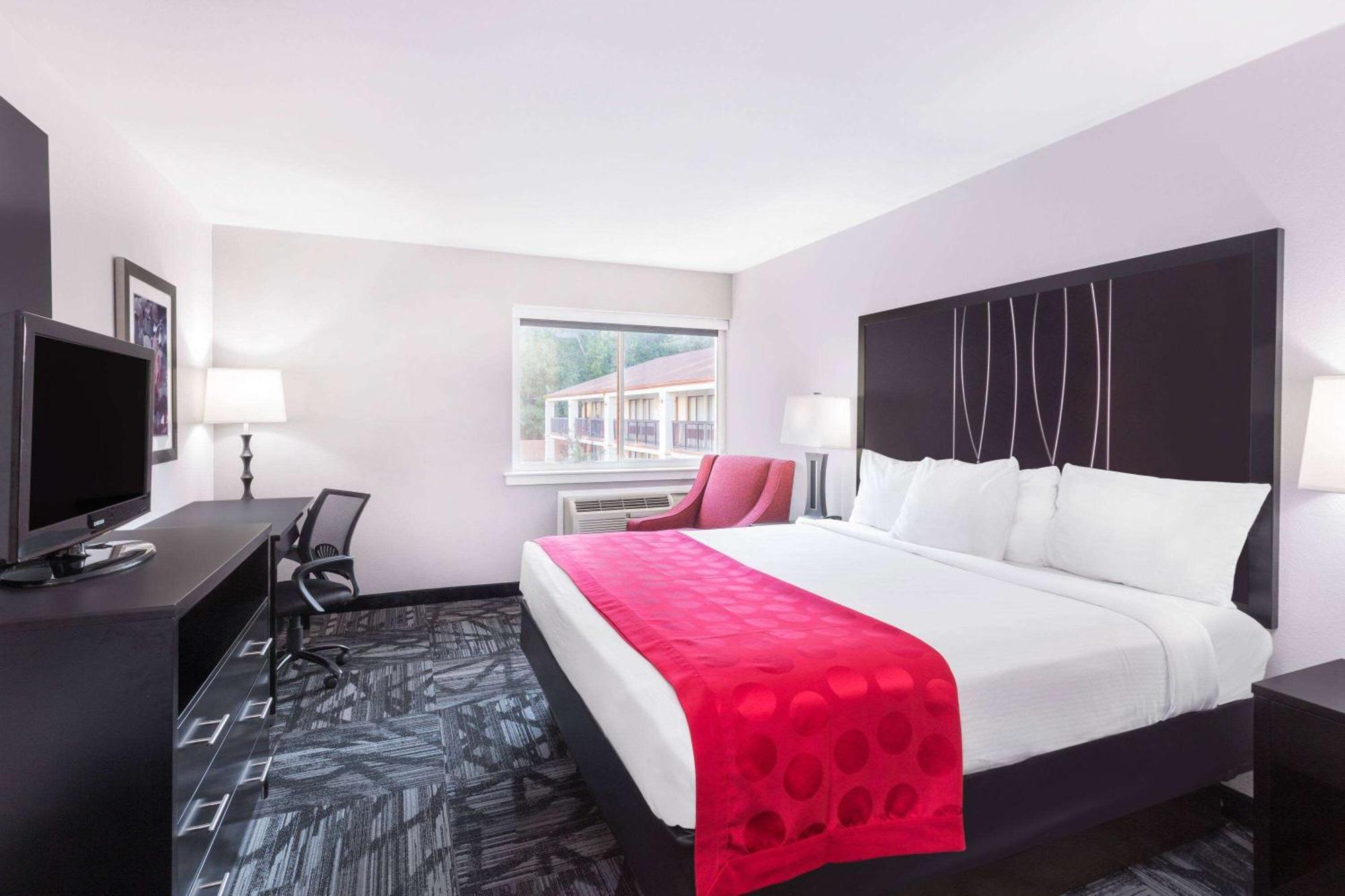 Hotel Ramada By Wyndham Tuscaloosa Esterno foto